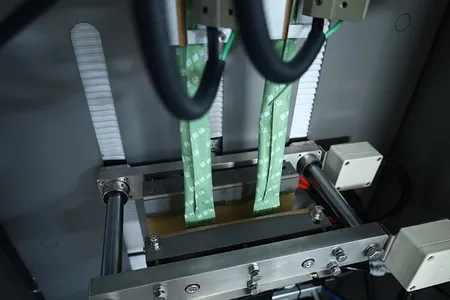 Horizontal sealing and cutting system